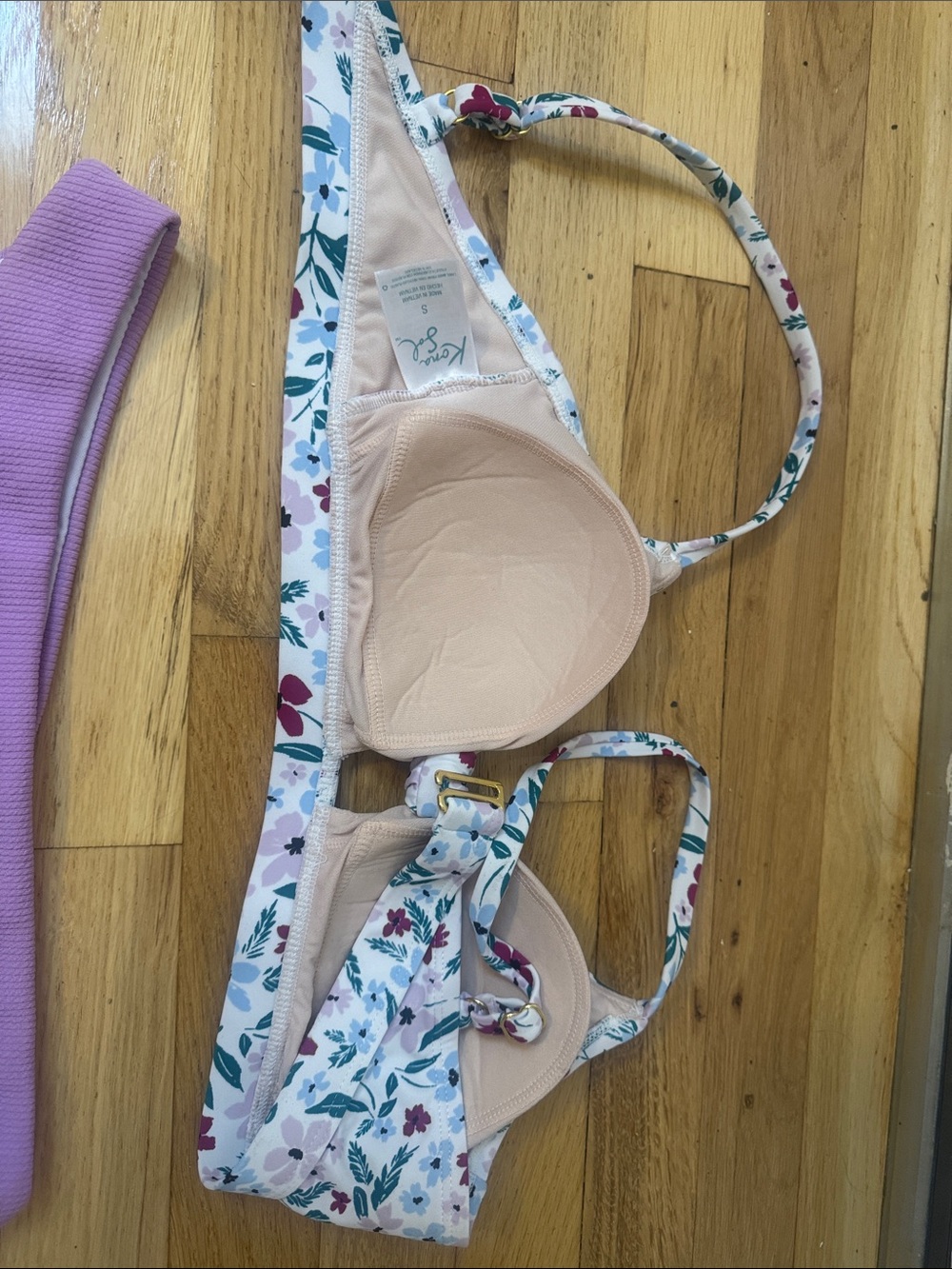 Bikini - Picture 2 of 3